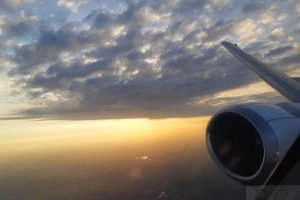 L03804 24. 04. 2019 clouds, sunrise and colourful sky (B 737 LY-MGC)