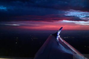 Embraer 195 PLL LOT SP-LNM flight L03804 13. 11. 2019 daybreak clouds RZE WAW